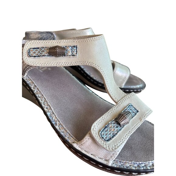 Alegria Lara Wedge Sandal Slip On Pearl White Silver Snake Print Size 40 Leather - Picture 8 of 11